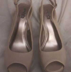 Charlotte Russe size 7 open toed slingback 5" in p